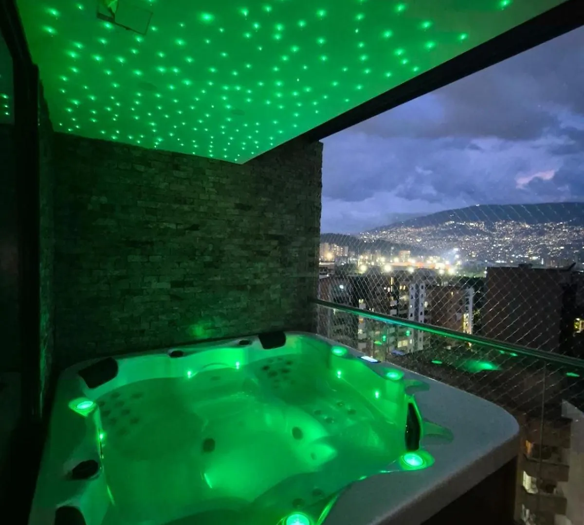 Laureles 11Th Floor, Jacuzzi And Ac Apartment Medellin